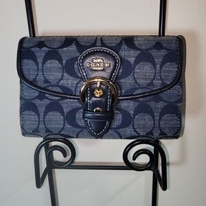 Coach Kleo Wallet Signature Chambray Smooth Leather Buckle Snap Blue Denim